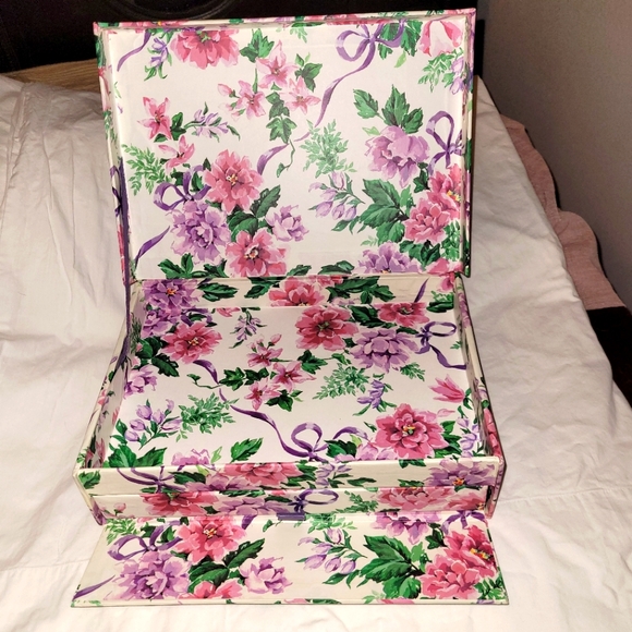 Nelson Graphomania Floral Stationary Chest & Waverly Sweet Violets Box - Picture 1 of 7